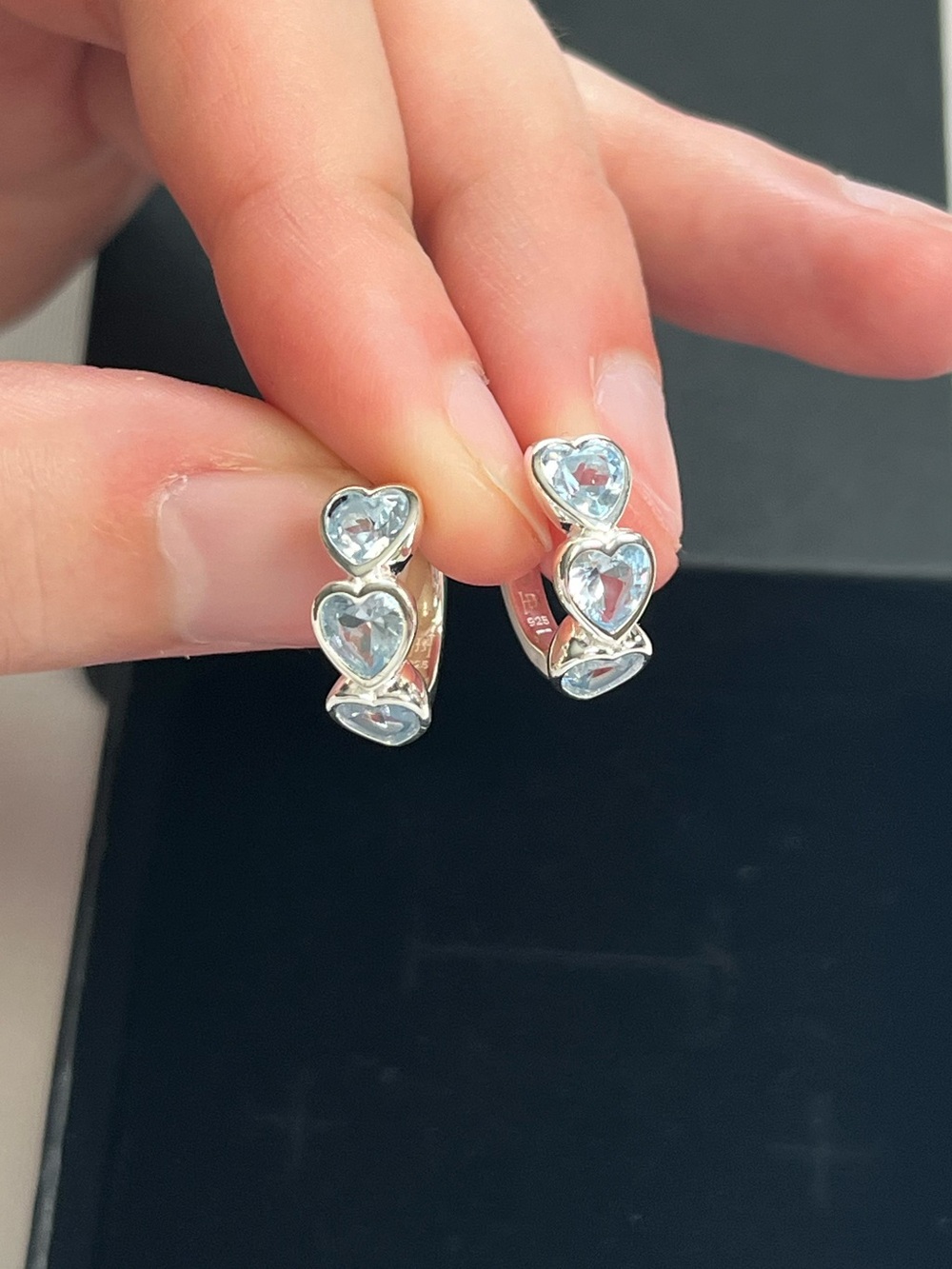 NEW Hillberg & Berk Adore Bezel Heart Blue Hoops
925 sterling silver